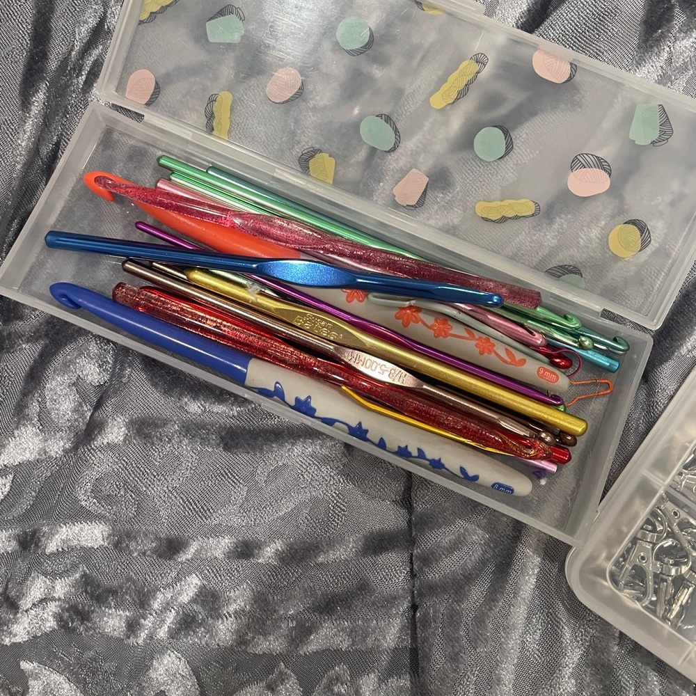 Crochet tools and hardware